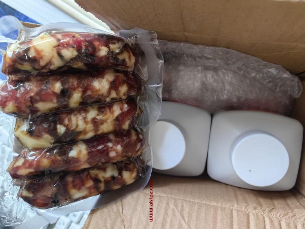 150元购物券0元撸,加3個月SVIP,本以为不会发货,今天商品已到貨,不要白不要 包装好的食品和液体容器